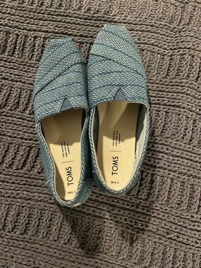 TOMS Women’s Blue Woven Slip-On Loafers (sz 6.5)